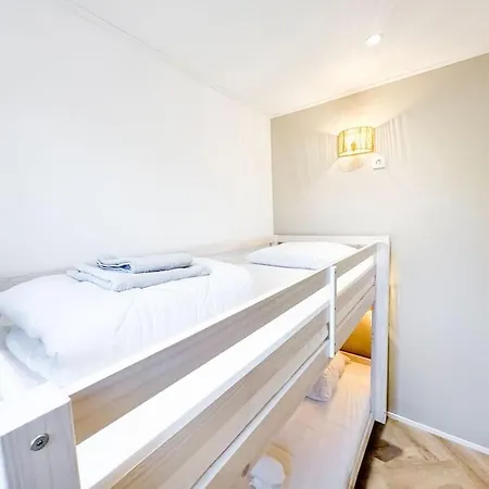 Holiday home Ukiyo I Ontspannen In Modern Met Tuin Op De Veluwe
